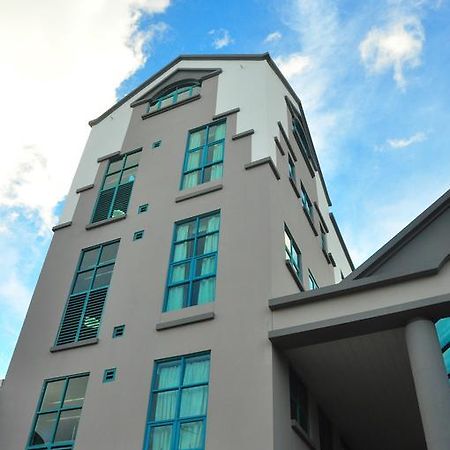 Tat Place Hotel Kuala Belait Exteriör bild
